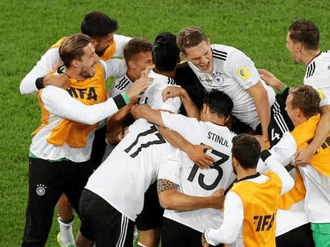 意甲周日027焦点！科莫主场迎战国际米兰，黑马守欧冠VS领头羊冲冠，矛盾对决谁赢？